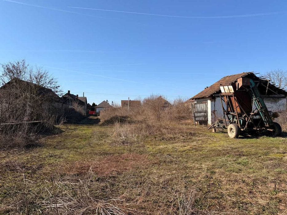 Тракторний гараж + сільськогосподарська ділянка