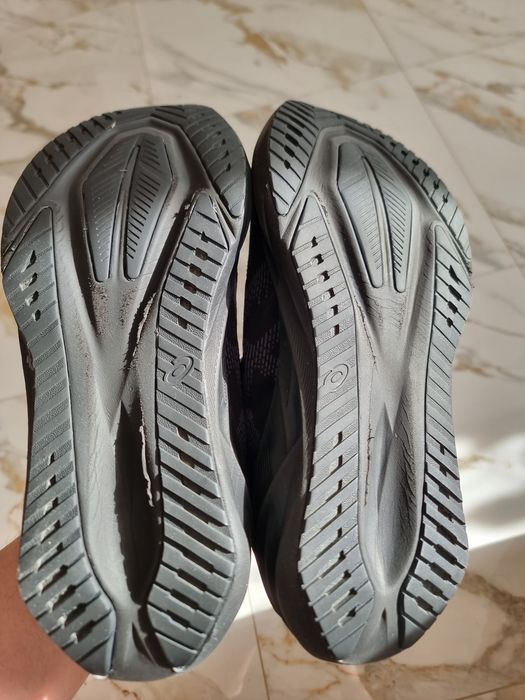 Оригінал 100% чоловічі кросівки asics novablast 5  eur 42.5