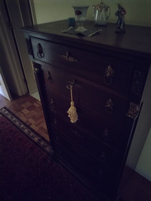 Móvel antigo em ótimo estado