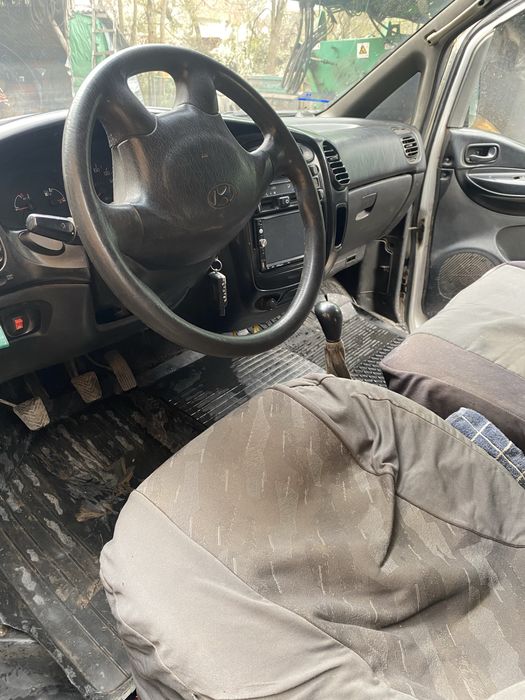 Продам авто hyundai h-1