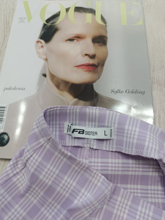 Piękne, eleganckie spodenki damskie w fioletowo-białą kratkę - roz. M