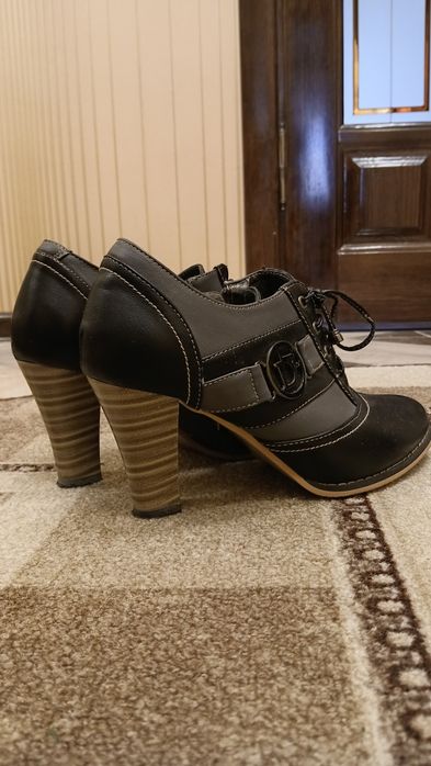 Продам жіночі черевики