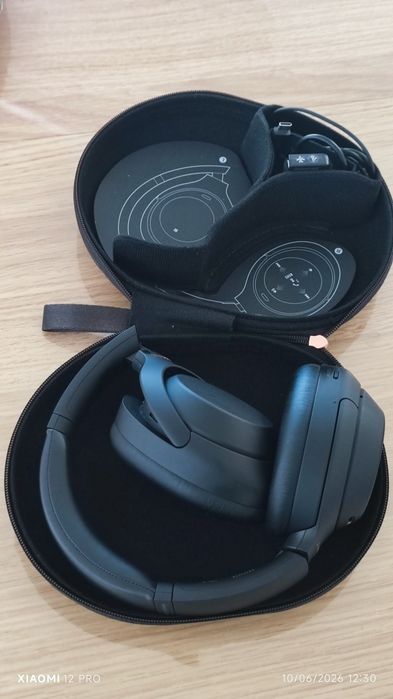 WH-1000XM4 com estojo e na cor preta