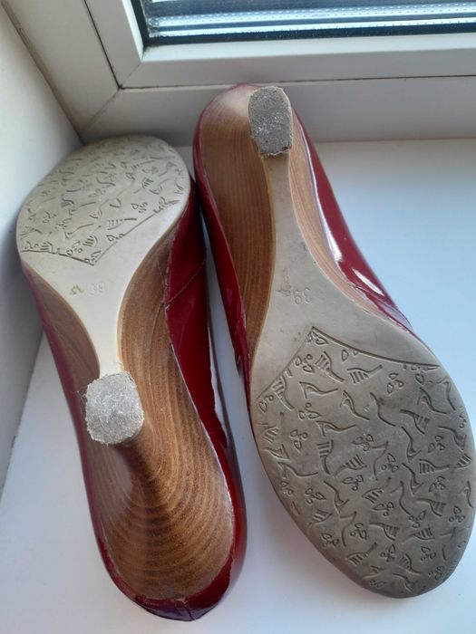 Лаковые красные туфли Монарх