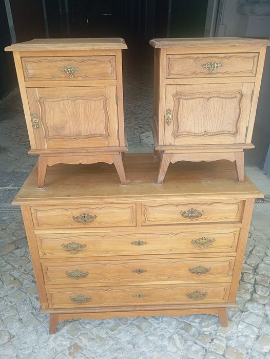 Venda de 1 poltrona e uma cómoda com 1 mesa de cabeceira apenas