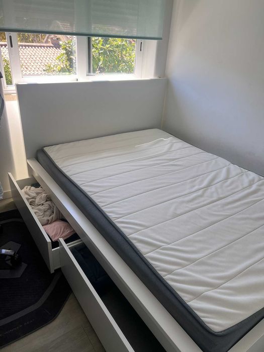 Cama 140x200 IKEA MALM c/ 2cx Arrumação + Estrado IKEA LONSET + Colchão IKEA SABOVIK + Sobrecolchão IKEA SABOVIK