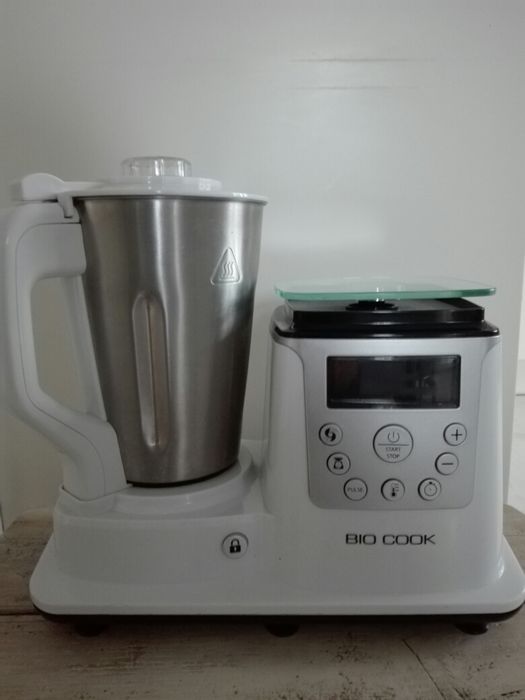 Robot kuchenny gotuje wyrabia ciasto miksuje Bio Cook