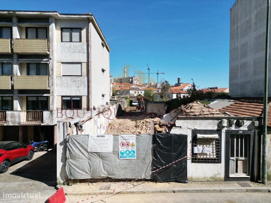 Apartamento T1 com Varanda a 600m do metro de Sto Ovídio