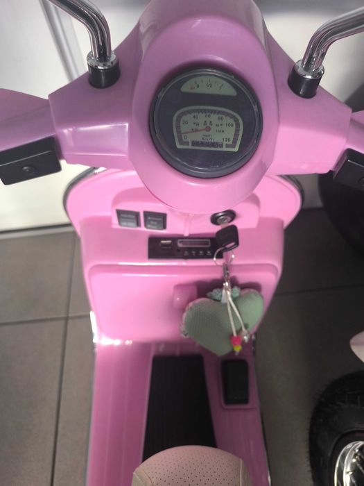 Vespa infantil cor de rosa