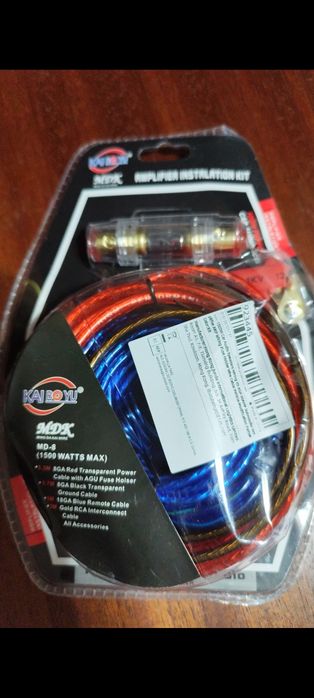Entrego montado no seu carro , amplificador digital Taramps  , novo