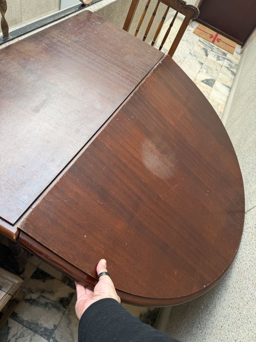 Mesa de Jantar Clássica em Madeira com Abas Laterais (Drop-Leaf)