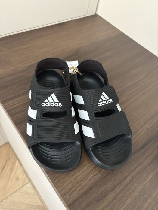 Босоніжки adidas 29 р