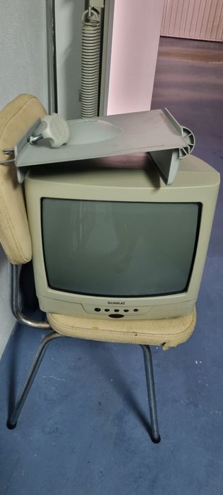 Tv Sunkay 14" com suporte