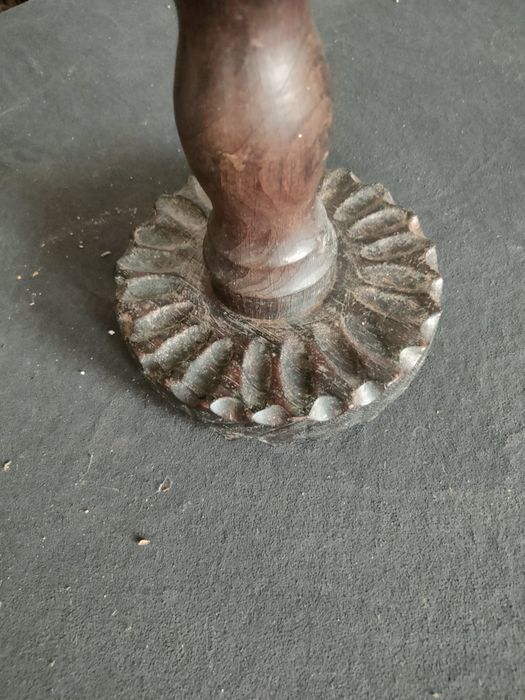 Castiçal vintage em madeira.