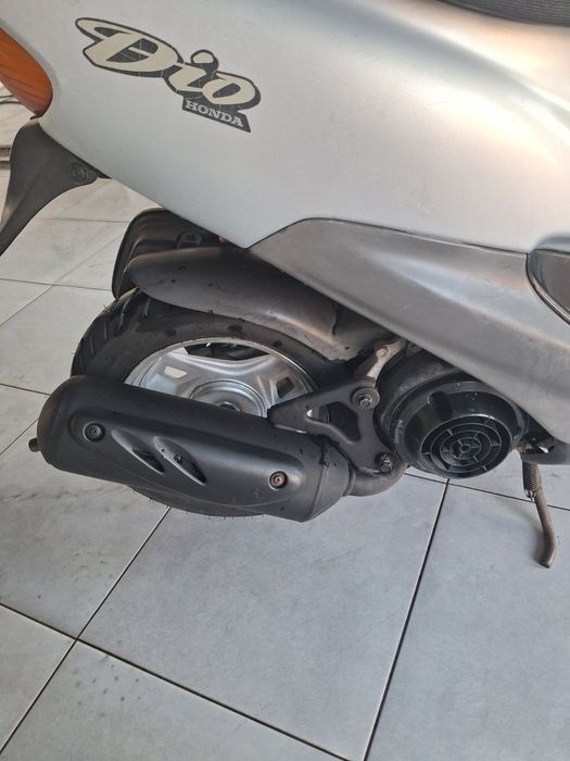 Хонда діо 35 в хорошем состоянии . Заводится со стартера и лапки.