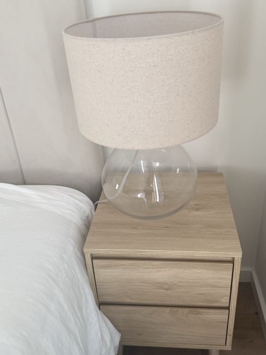 Cama casal c/ arrumação + colchão, edredão e capa+ mesinhas cabeceira e luminária
