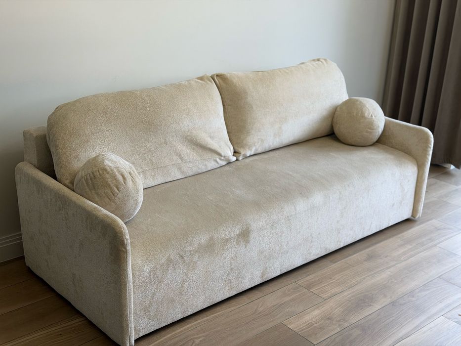 Nowoczesna kanapa wolnostojąca - sofa do salonu - w kolorze beżowym, kremowym jak NOWA!