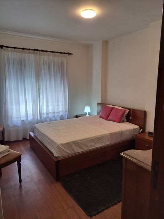 Quarto mobilado e completo