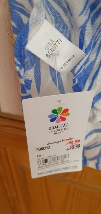 Stroj kąpielowy Triumph +gratis nowe ponczo i jedwabna apaszka