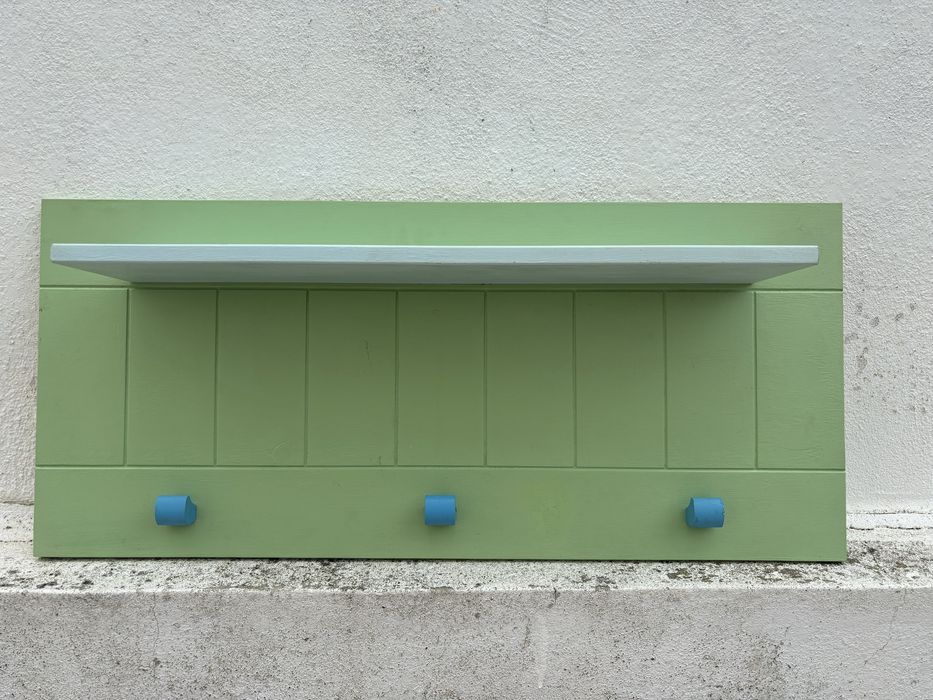 Prateleira e cabide crianca