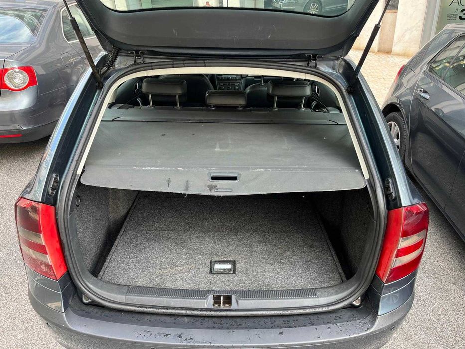 Skoda Octavia Break 2.0 TDI Caixa Automática DSG foto 5