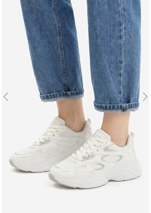 Жіночі білі кросівки Sprandi