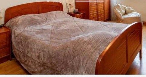 Cama de casal com estrado de Ferro e colchão, +espelho de parede