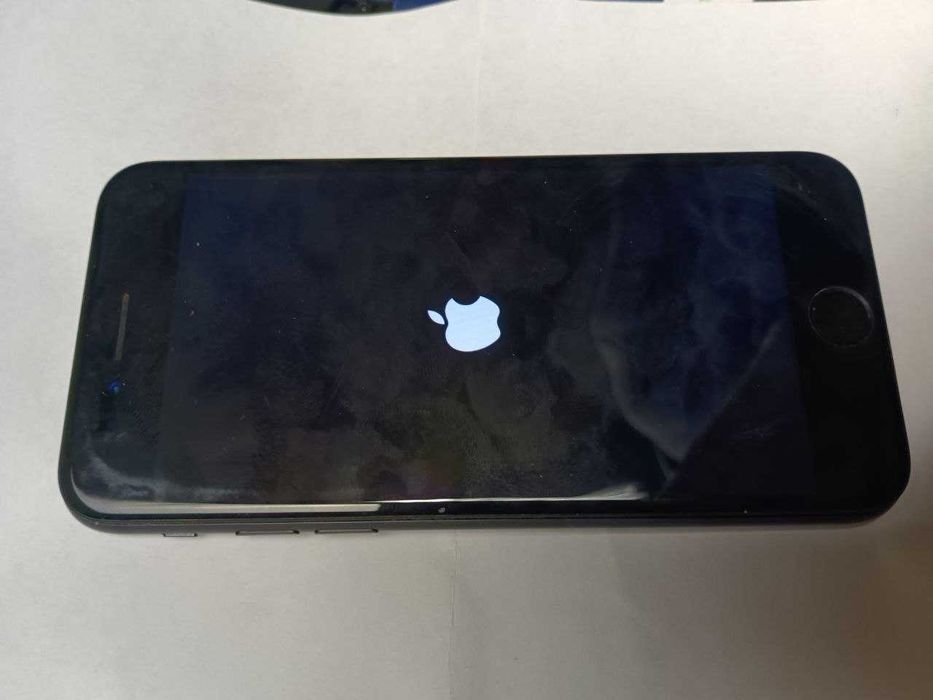 Полурабочая материнская плата от IPHONE 7 32GB BLACK Айфон 7 на 32 гб