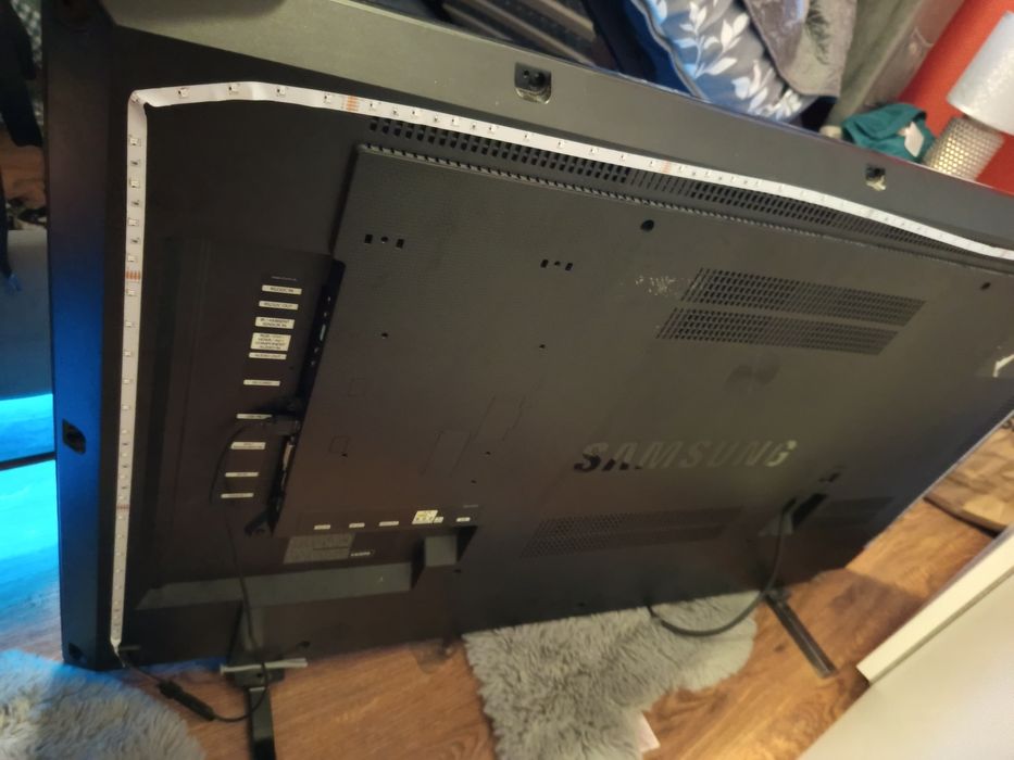 Telewizor duży 48'