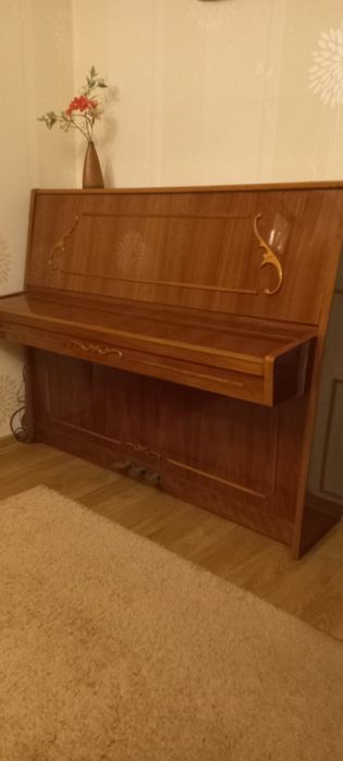 Пианино "Украина" трехпедальное, в хорошем состоянии, полированное.