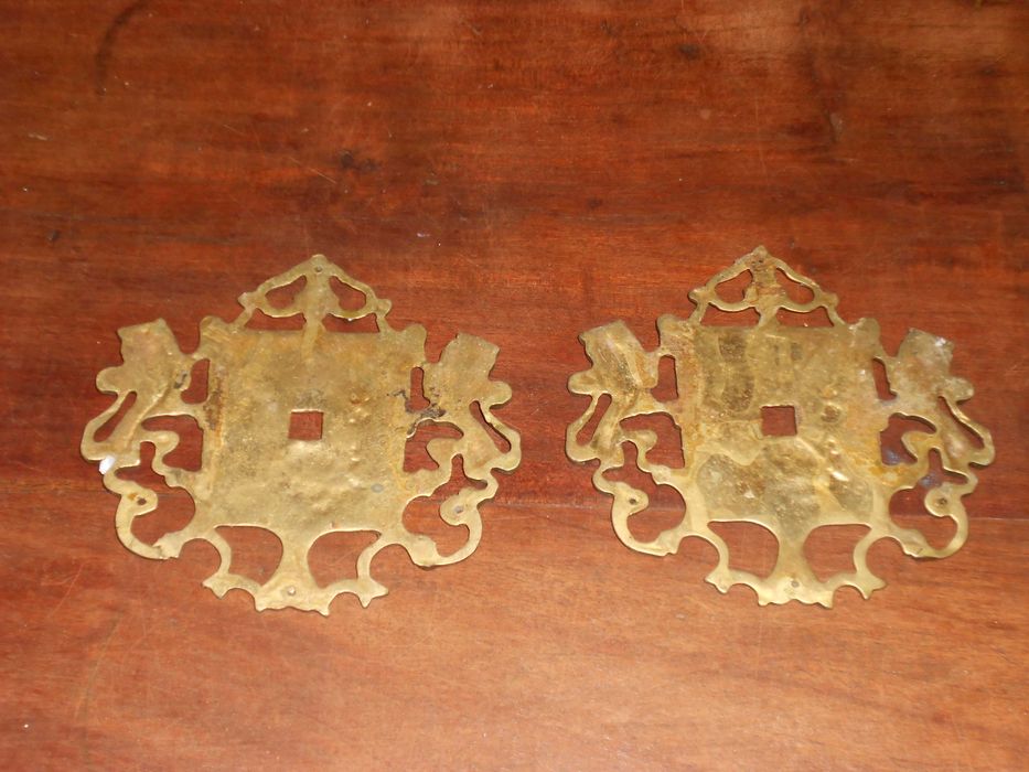 Apliques acessorios espelhos antigos decoracao latão leões