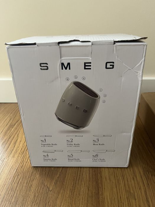 Vendo Bloco + 6 facas SMEG - NOVO!
