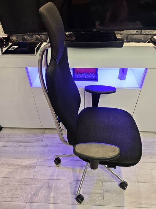Vitra Headline fotel biurowy premium z zagłówkiem