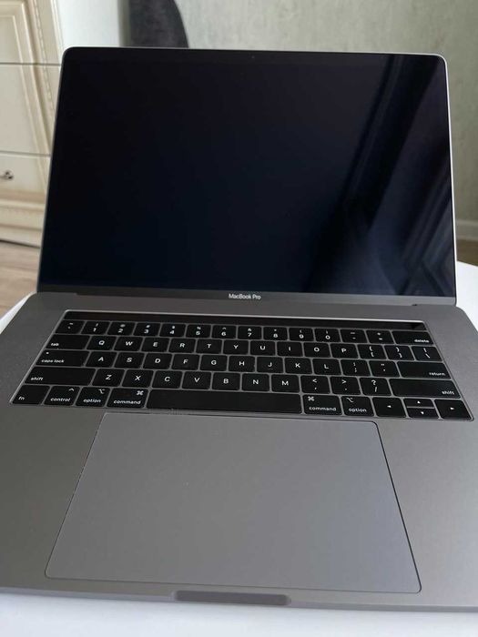 Apple MacBook Pro 15.4 Space Gray 2019 i7/16GB/256GB/4GB GPU.