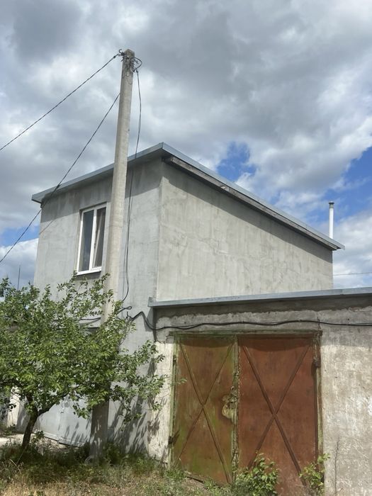 Двоповерховий гараж Сарни/телебачення/вода/зона відпочинку