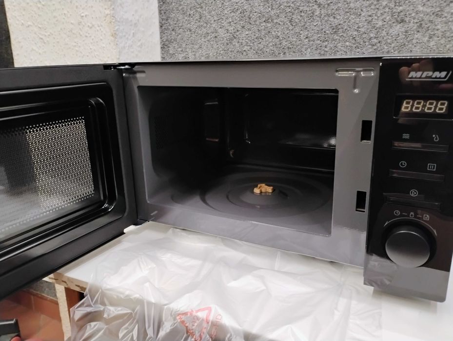 [654/25] Nowa kuchenka mikrofalowa MPM 20litrów 1050W