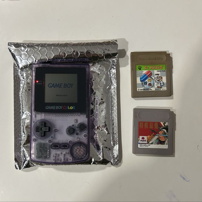 Game Boy Color com 3 jogos a funcionar perfeitamente