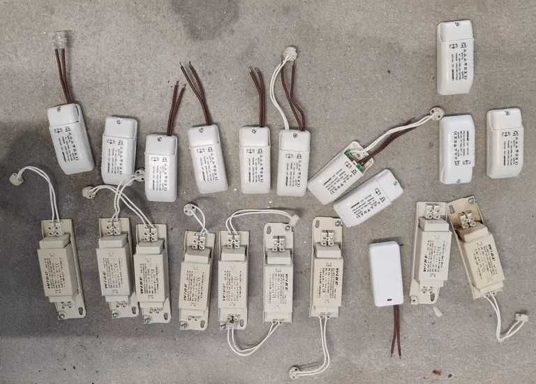 Conjunto de 21 transformadores LED e halogéneo