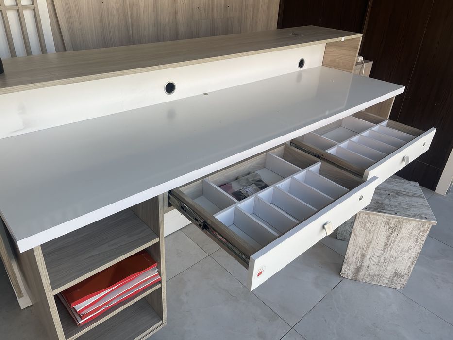 Стелаж шафа рецепшн