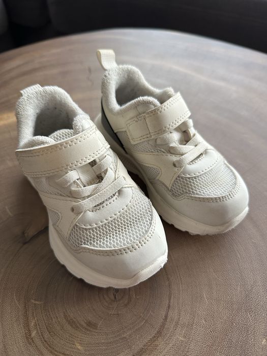 Lekkie buty sportowe H&M 22