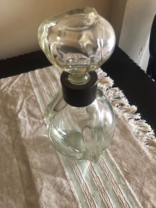Frasco em vidro soprado com rolha (tampa) lapidada