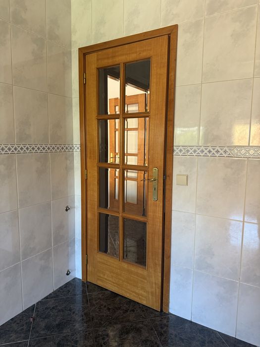 Portas de madeira - cozinha e roupeiro (6 portas)