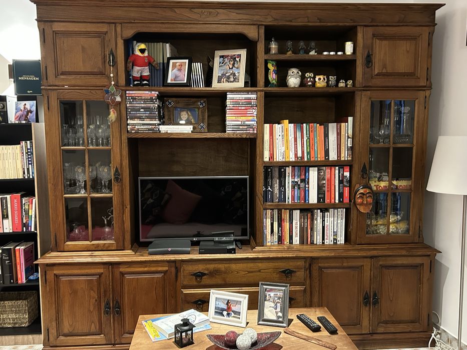 Móvel de sala de grande dimensão