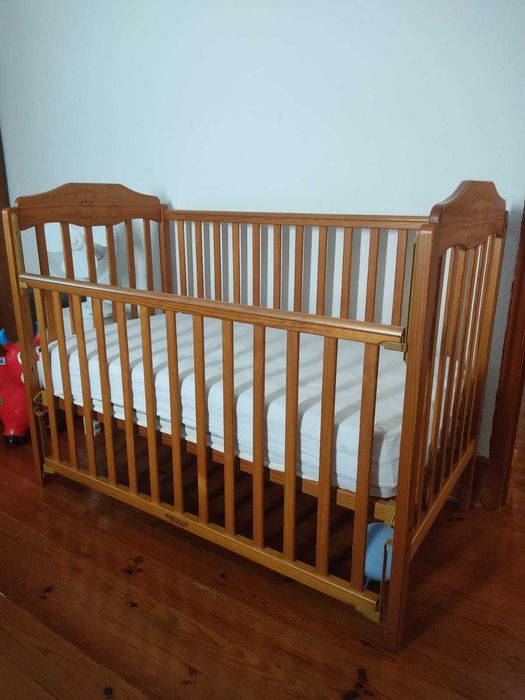 Berço com colchão - Usado, em ótimo estado