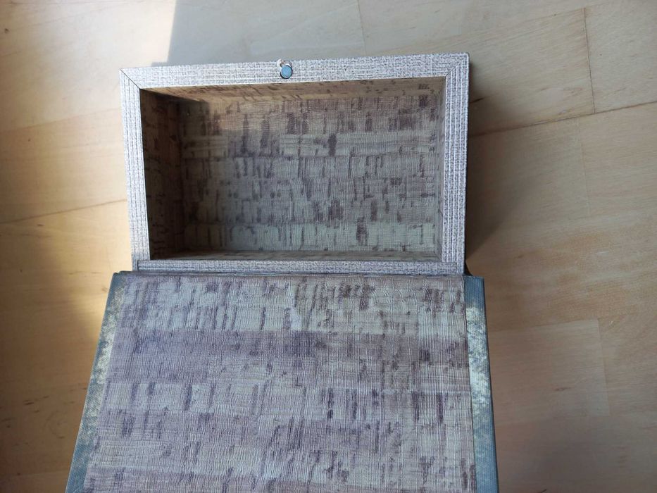 Skrytka w kształcie ksiązki