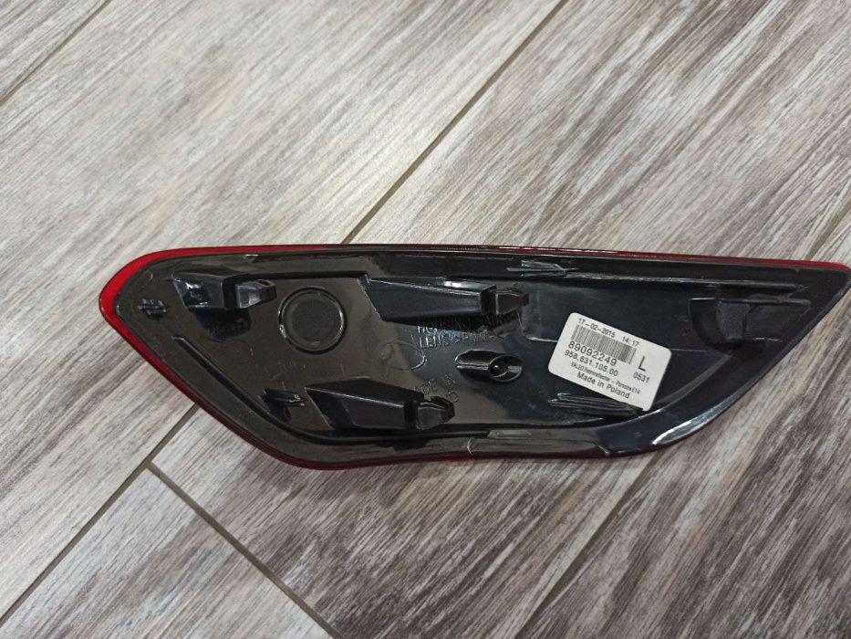 Отражатель катафот в задний бампер Porsche Cayenne 958 2010-2014