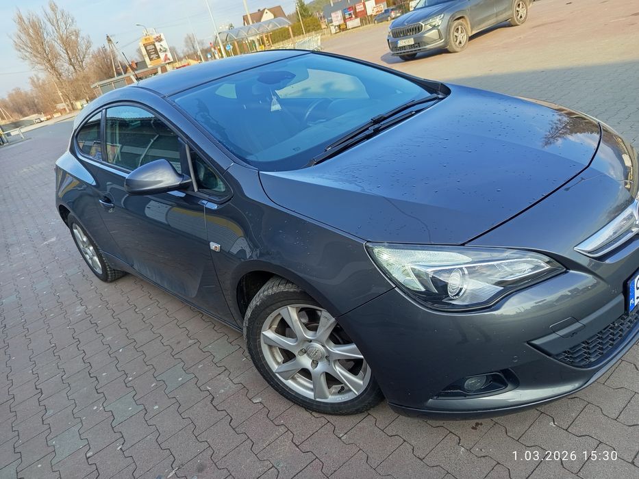 Opel Astra J gtc