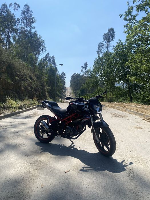 Benelli bn 125.