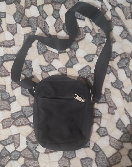 Продам сумку мессенджер Eastpak