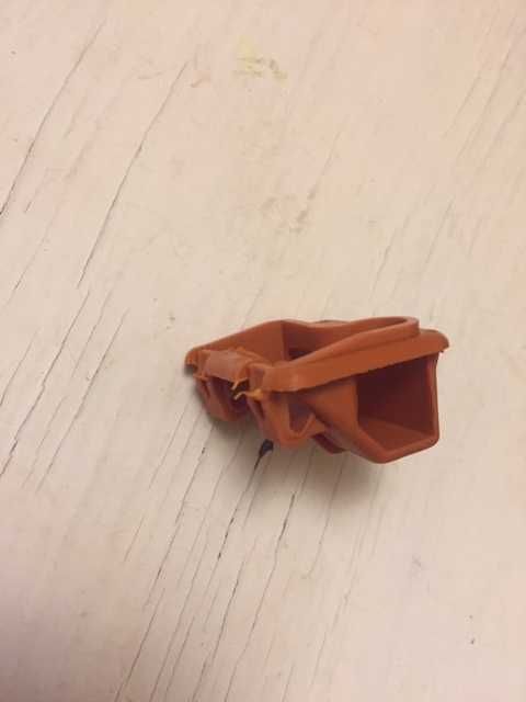 Клипса держателя капота шкода